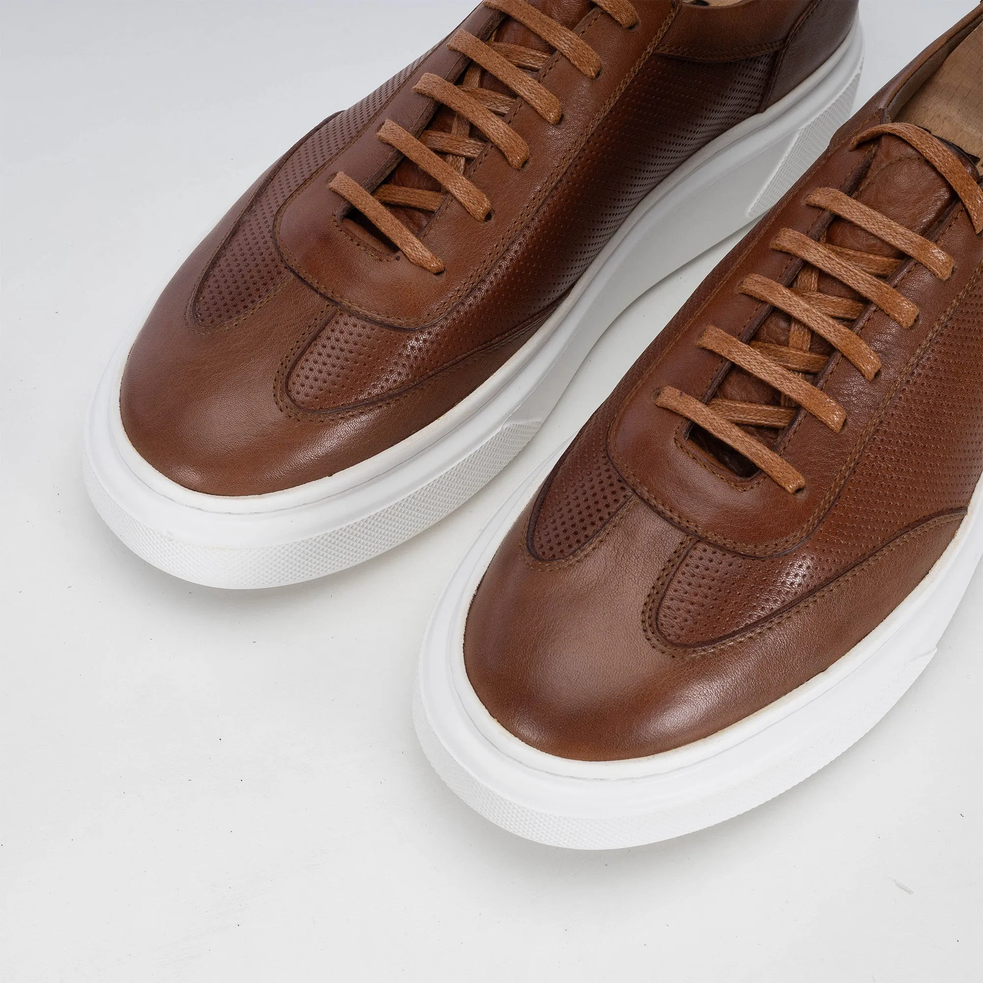 '''401 Basket en cuir Camel