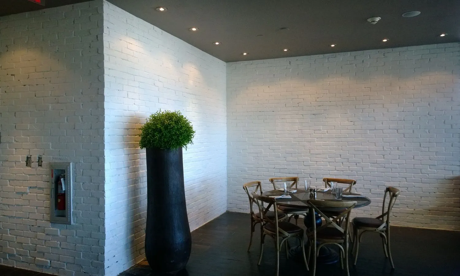 CHICAGO STYLE BRICK VENEERS- PURE WHITE COLOR.   Make Your Home Decor Art With White Brick Tiles. FREE SHIPPING!