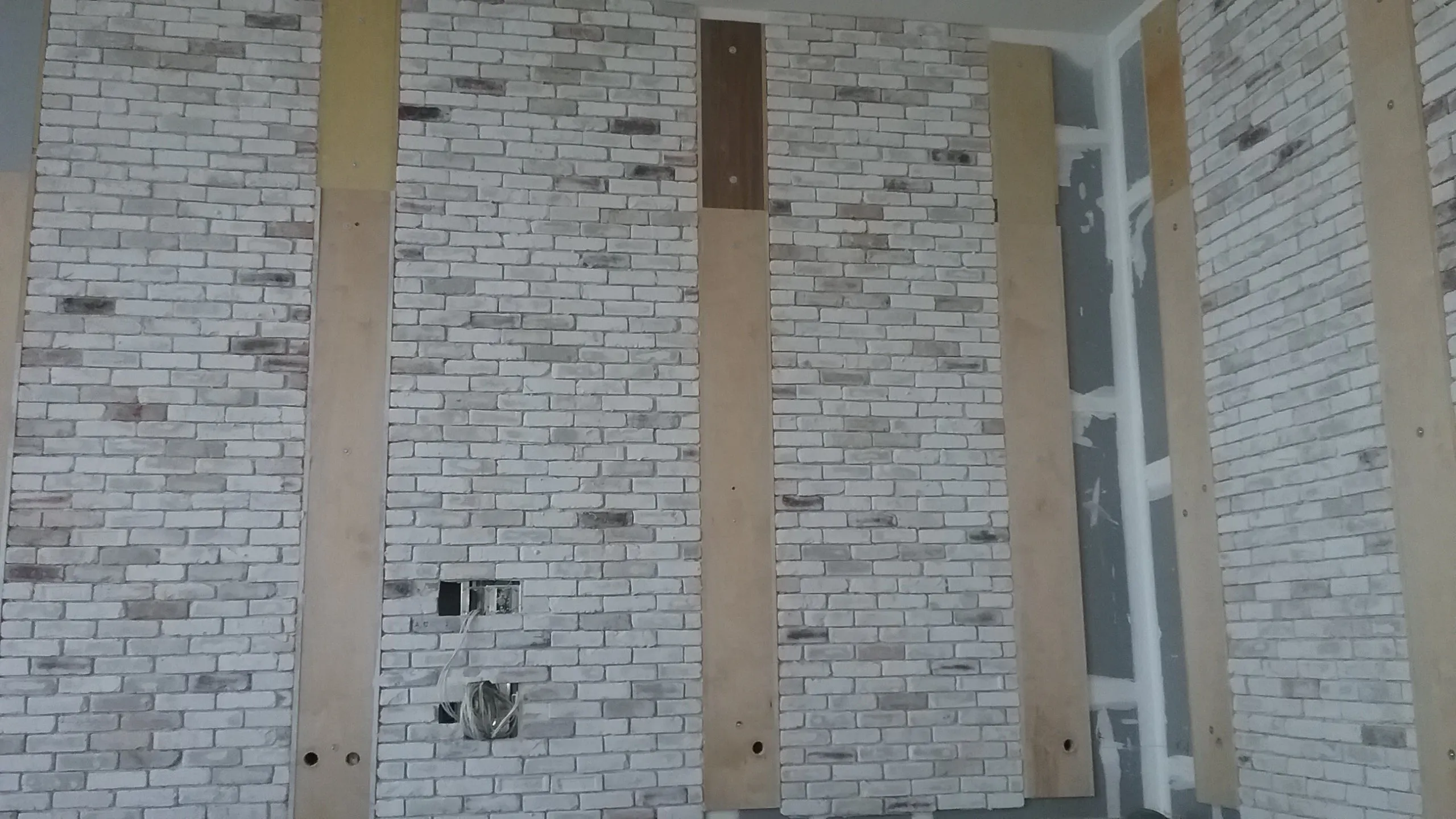 CHICAGO STYLE BRICK VENEERS- WHITE MIXED COLOR. Brick Decoration Design At It's Best. FREE SHIPPING!