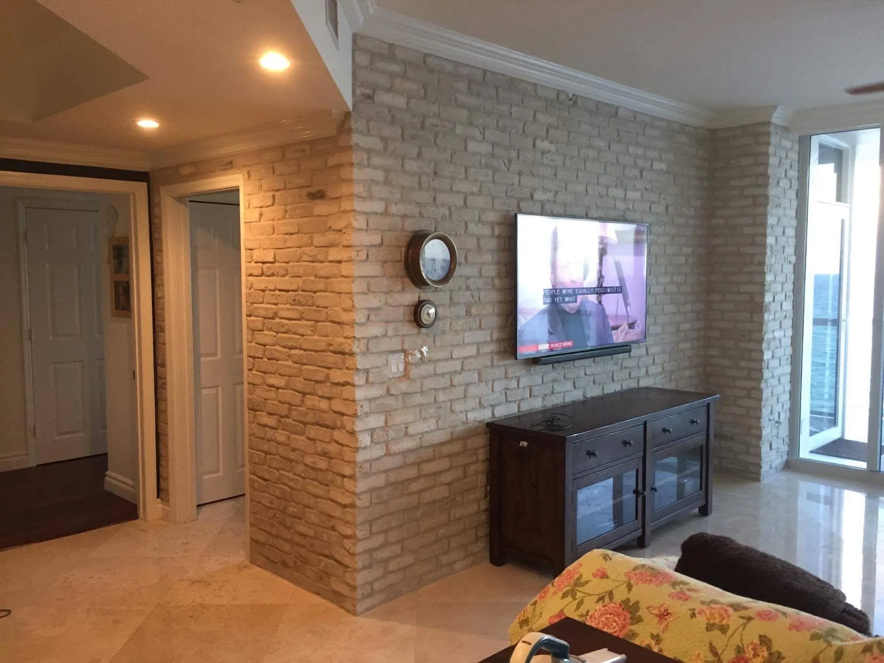 CHICAGO STYLE BRICK VENEERS- WHITE MIXED COLOR. Brick Decoration Design At It's Best. FREE SHIPPING!