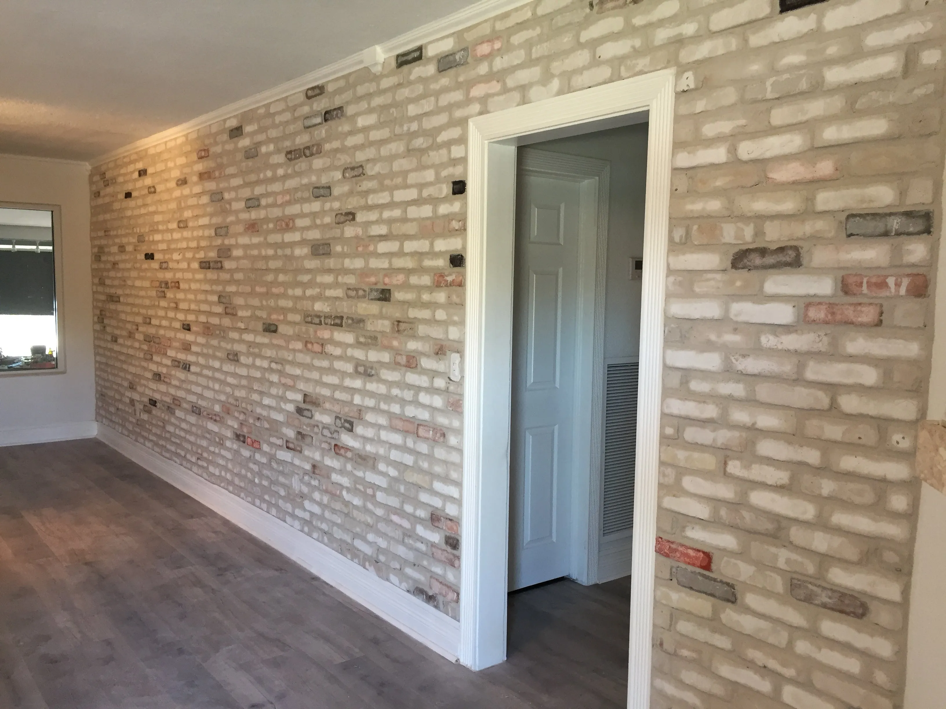 CHICAGO STYLE BRICK VENEERS- WHITE MIXED COLOR. Brick Decoration Design At It's Best. FREE SHIPPING!