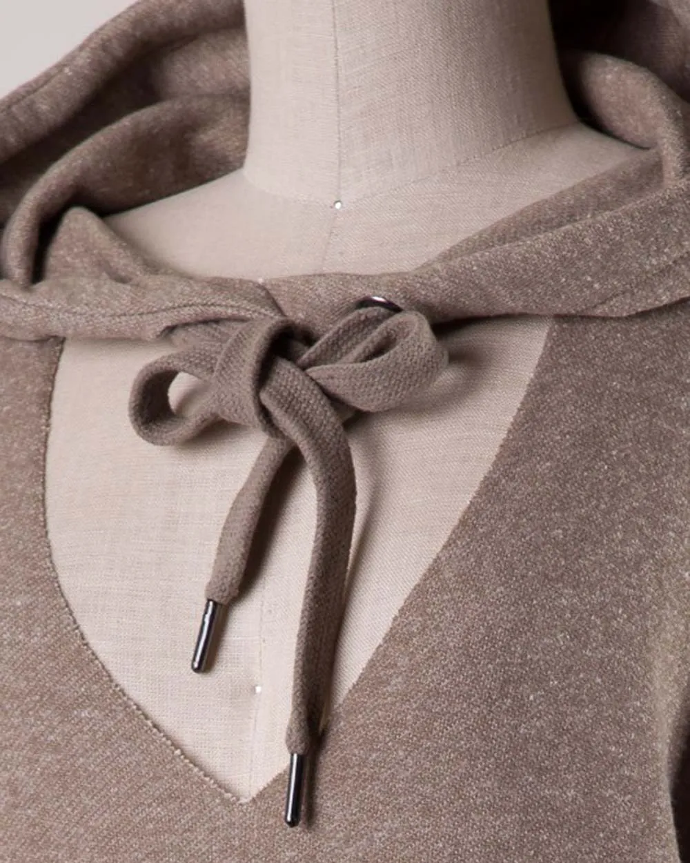Sweet Tie Sweatshirt in Taupe