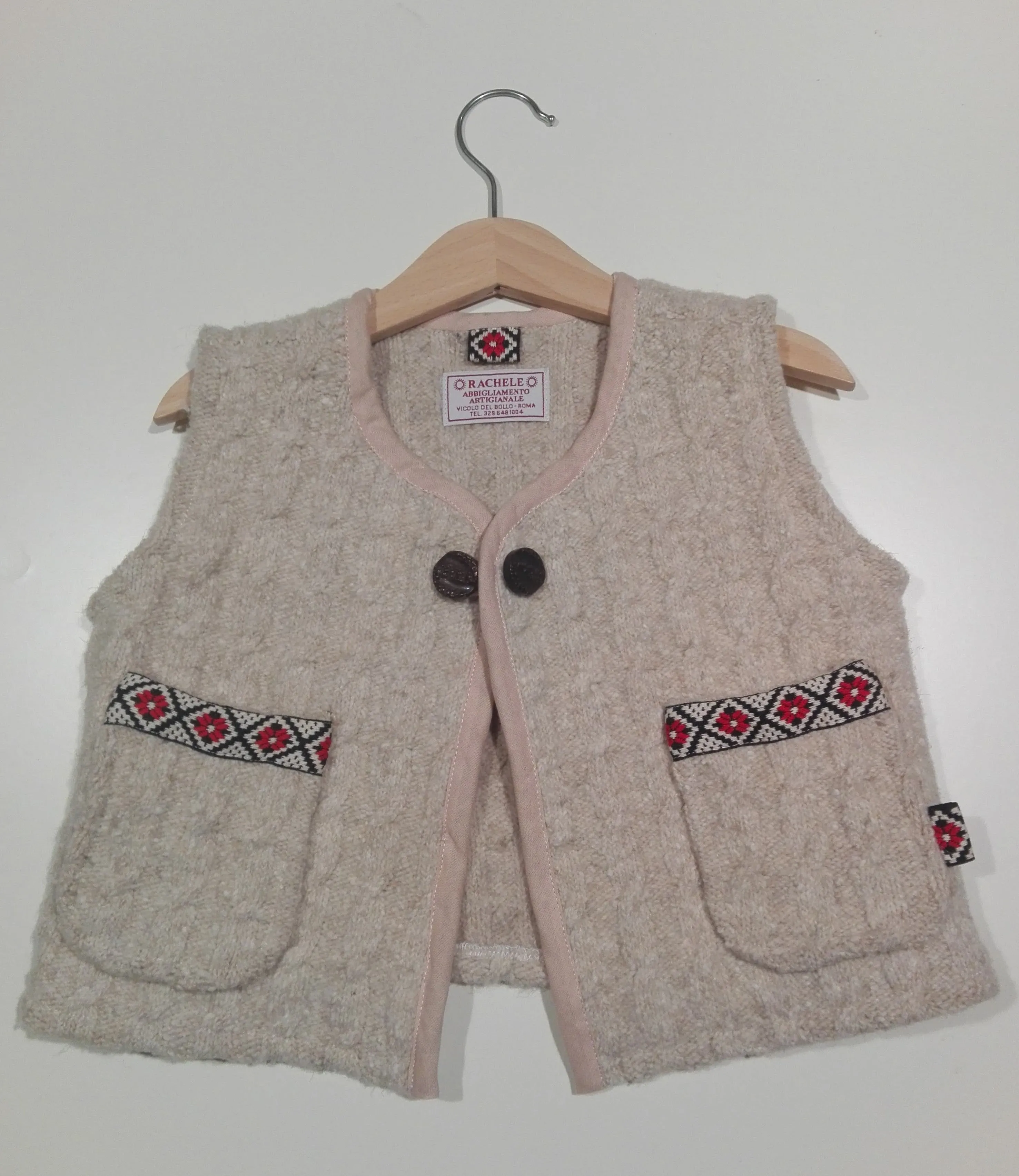 Vest in wool, offwhite.